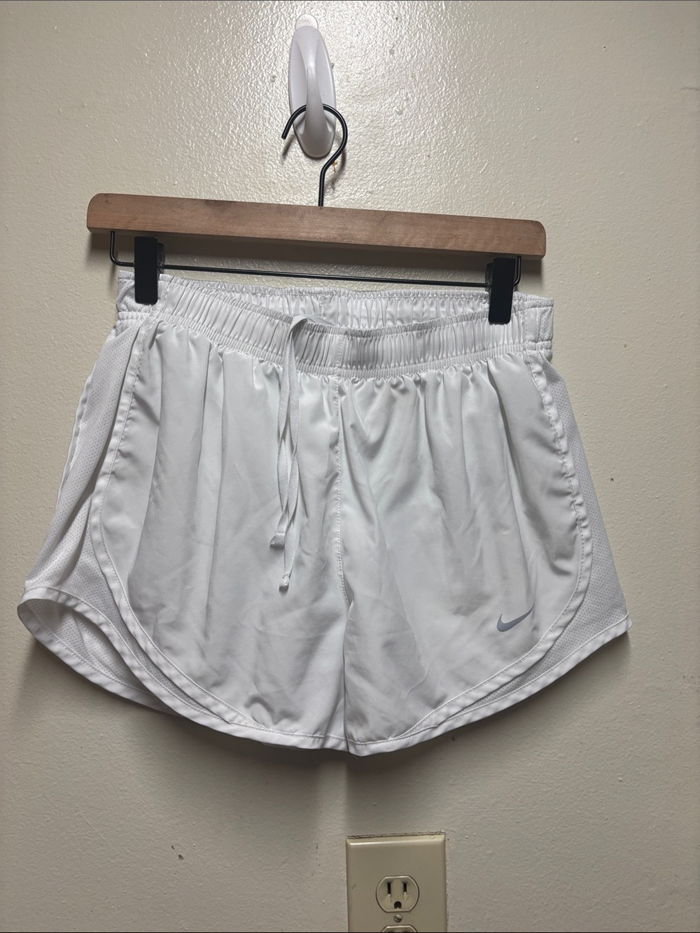 Nike dri fit tempo shorts white womens size medium breif lined